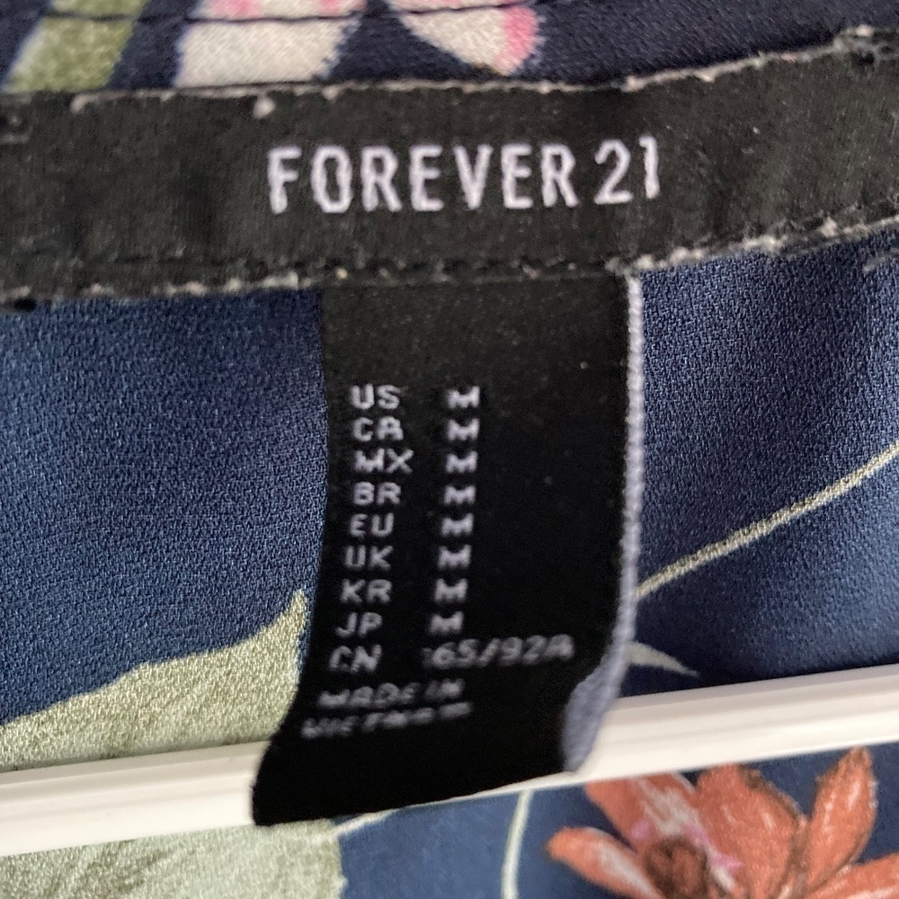 Forever 21 Wrap Around Dress in size Medium - Picture 2 of 2